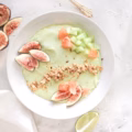 Ein Teller mit veganem, gesunden Essen